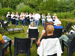 Gluren bij de buren